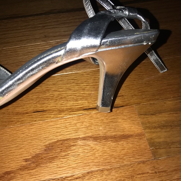 Silver heels - Picture 4 of 4